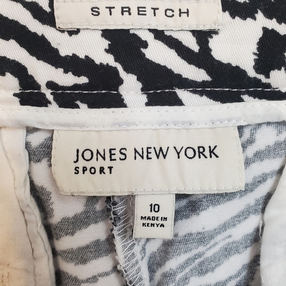 Jones New York sports stretch shorts - Picture 8 of 10